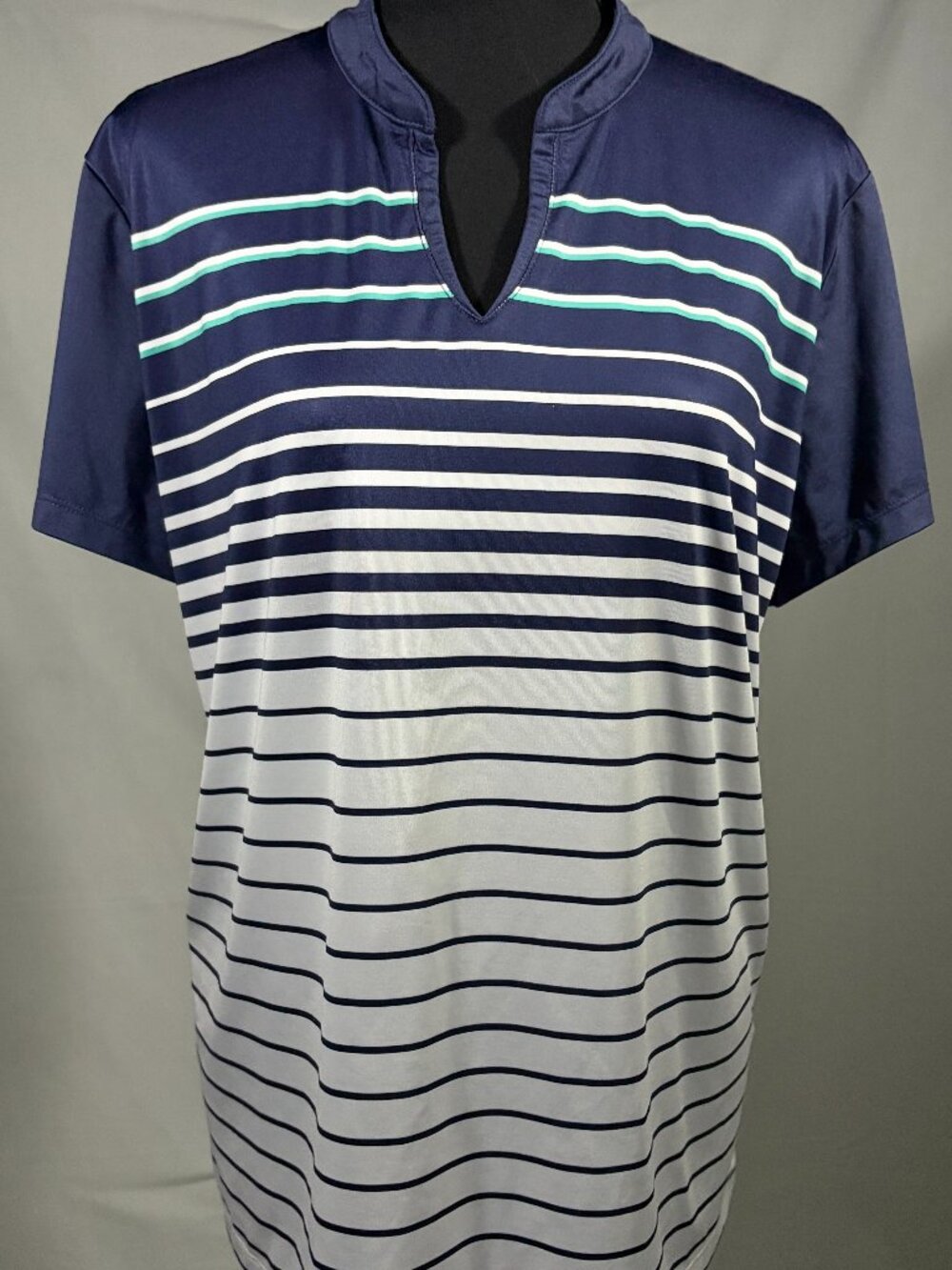 IZOD Golf Pullover Women’s XXL Navy Stripe V Neck Short Sleeve Stretch EUC